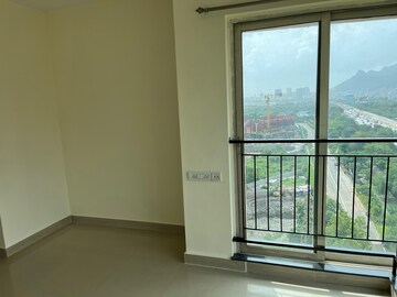 Room in 2 BHK Apartment at Rustomjee Urbania Astraea, Majiwada – for Rent