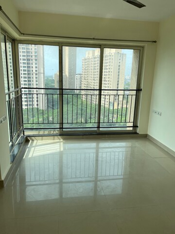 Room in 2 BHK Apartment at Rustomjee Urbania Astraea, Majiwada – for Rent