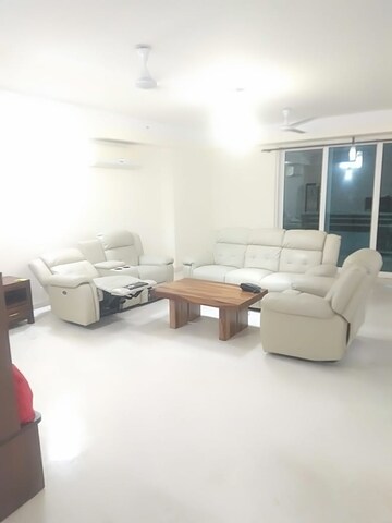 Living Room in 4 BHK Apartment at DLF The Belaire, Sector 54 – for Rent