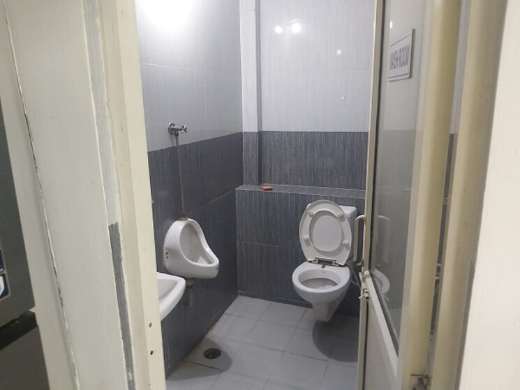 Washroom, sector 64 Commercial Office Space 1200 Sq.Ft. In Sector 64 Noida 8805101
