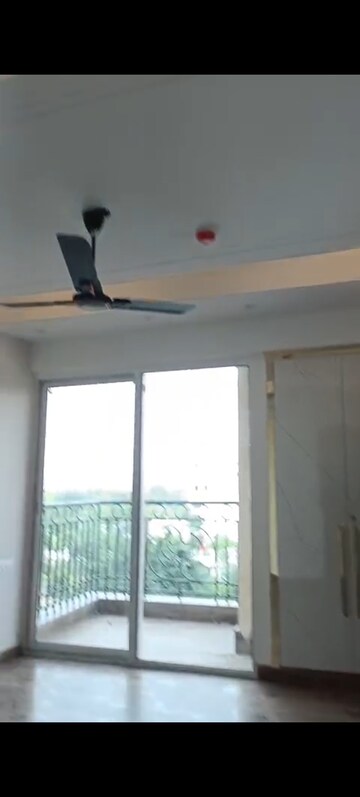 Furnished Amenities in 2.5 BHK Apartment at Prateek Grand Paeonia, Krishna Vihar – for Rent