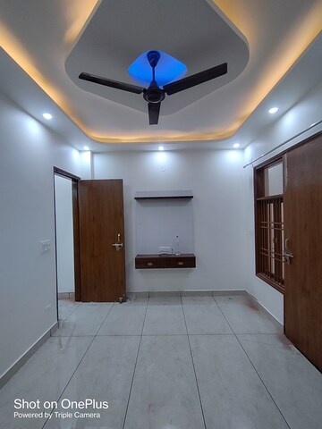 Master Bedroom in 2 BHK Builder Floor at Dwarka Mor – for Rent
