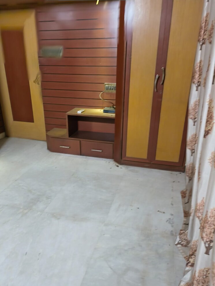 Room, prince anwar shah road 2 Bedroom 750 Sq.Ft. Apartment In Prince Anwar Shah Road Kolkata 8805211