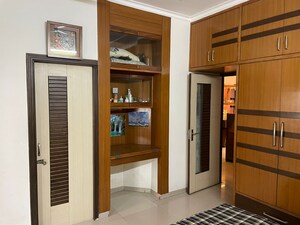 Room in 3 BHK Apartment at Sector 20 – for Sale