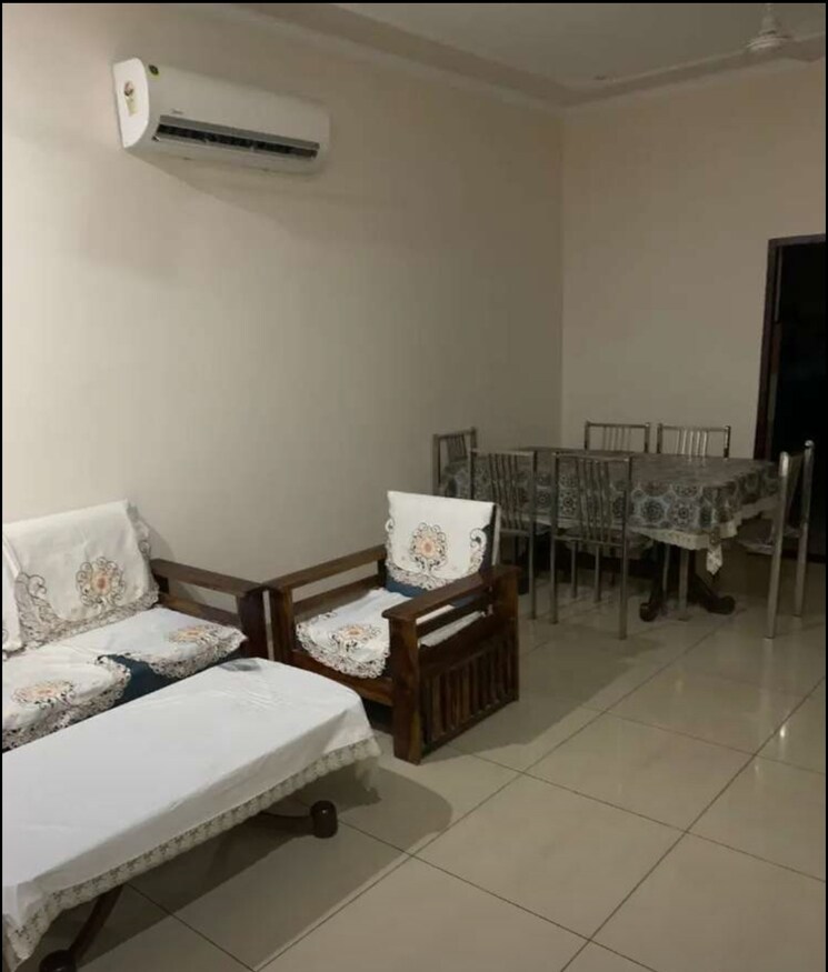 Living Room, sector 40 3 Bedroom 2500 Sq.Ft. Builder Floor In Sector 40 Chandigarh 8805259