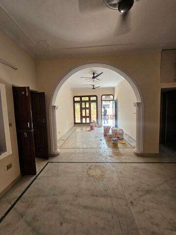 Furnished Amenities in 2 BHK Builder Floor at Sector 9a – for Rent
