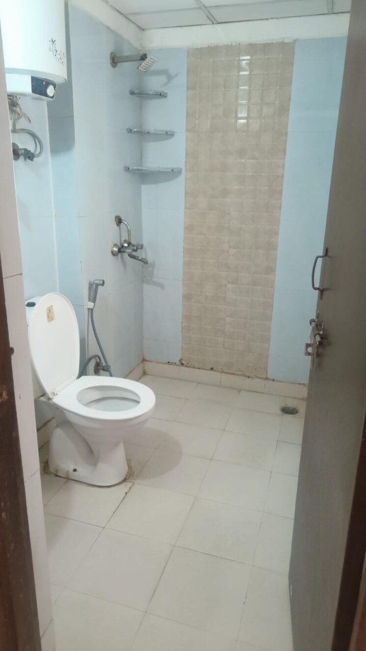 Bathroom, aims-golf-city 3 Bedroom 1350 Sq.Ft. Apartment In Sector 75 Noida 8805279
