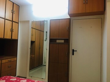 Furnished Amenities in 2.5 BHK Apartment at Thane West – for Rent