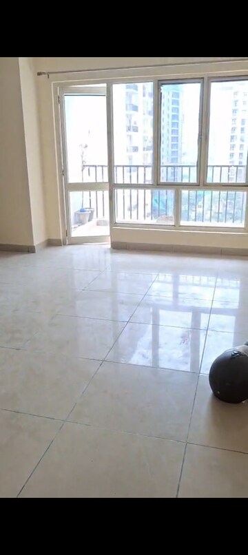 Room in 2 BHK Apartment at Panchsheel Green Mart, Sector 16 Greater Noida – for Rent