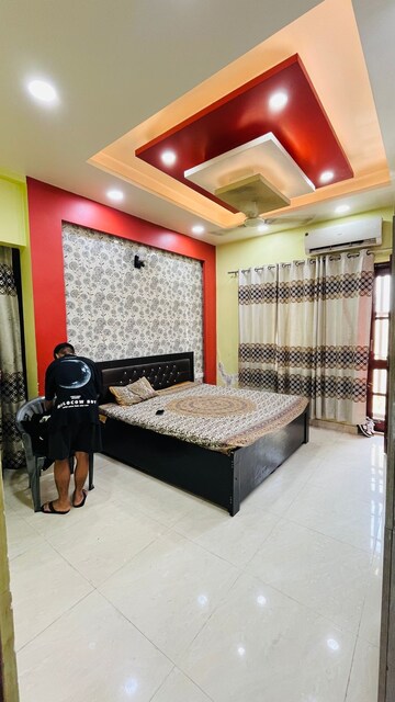 Master Bedroom in 6+ BHK Villa at Gamma I Greater Noida – for Rent