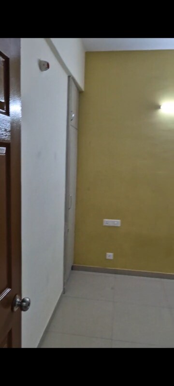 Room in 2 BHK Apartment at Prateek Grand Paeonia, Krishna Vihar – for Rent