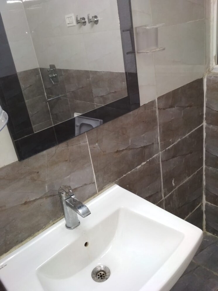 Bathroom, supertech-czar-suites 2 Bedroom 845 Sq.Ft. Apartment In Omicron I Greater Noida Greater Noida 8805425