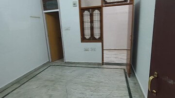 Room in 2 BHK Villa at Gomti Nagar – for Rent