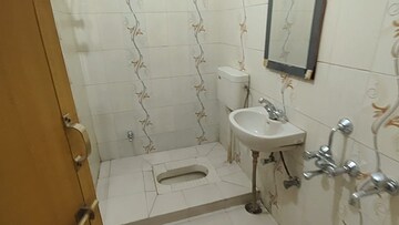 Bathroom in 2 BHK Villa at Gomti Nagar – for Rent