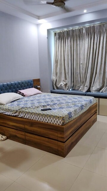 Bedroom in 2.5 BHK Apartment at Oberoi Springs, Andheri West – for Rent