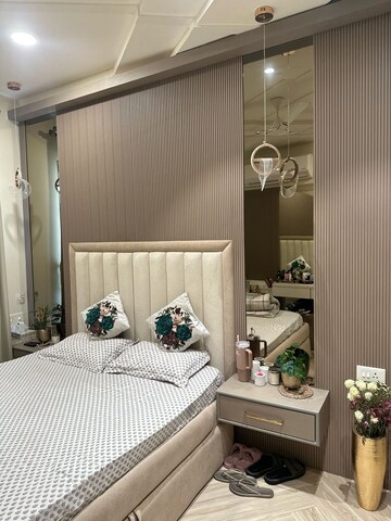 Bedroom in 2 BHK Apartment at Omkar Alta Monte, Malad East – for Rent