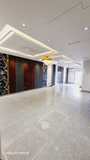 Room in 3 BHK Builder Floor at BPTP Amstoria Country Floor, Sector 102 – for Sale