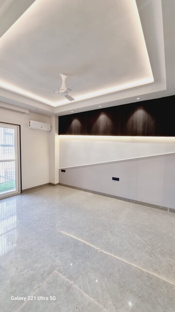 Kitchen in 3 BHK Builder Floor at BPTP Amstoria Country Floor, Sector 102 – for Sale