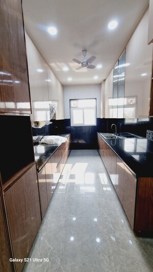 Kitchen in 3 BHK Builder Floor at BPTP Amstoria Country Floor, Sector 102 – for Sale