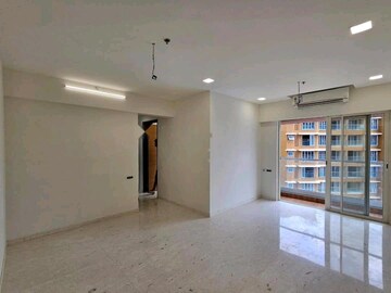 Room in 2 BHK Apartment at Sheth Vasant Oasis, Andheri East – for Sale