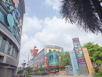  Showroom – Exterior View View at Phoenix Paragon Plaza, Kurla West - for Sale