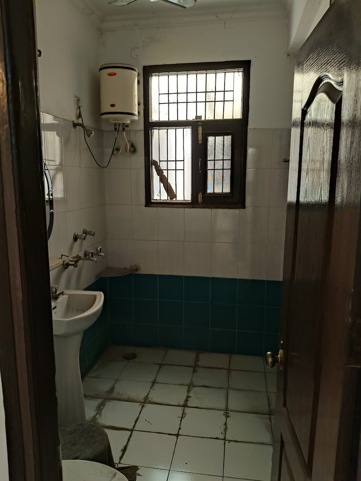 Bathroom, us-pine-homes 3 Bedroom 1850 Sq.Ft. Builder Floor In Dhakoli Zirakpur 8805555