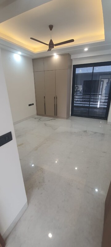 Room in 4 BHK Builder Floor at Sector 57 – for Rent