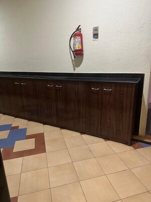 Furnished Amenities in 2.5 BHK Apartment at Thane West – for Sale