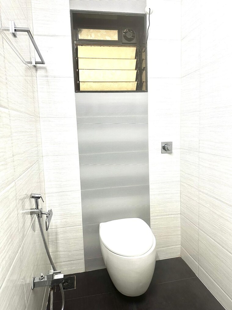 Bathroom, thane west 2.5 Bedroom 950 Sq.Ft. Apartment In Thane West Thane 8805571