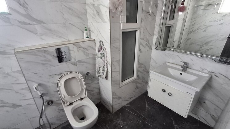 Bathroom, lohgarh 3.5 Bedroom 2200 Sq.Ft. Apartment In Lohgarh Zirakpur 8805607