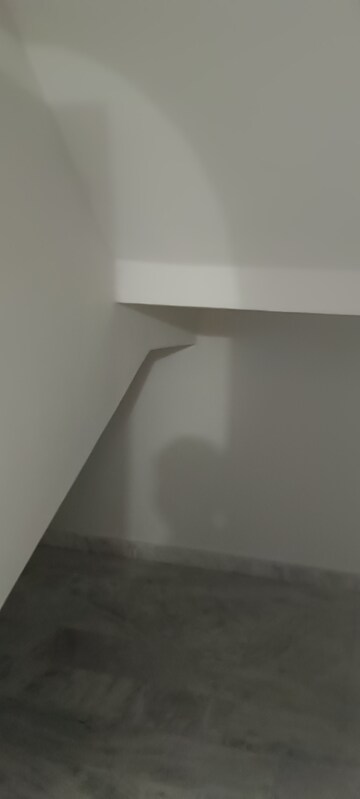 Room in 3 BHK Builder Floor at Sector 14 – for Rent