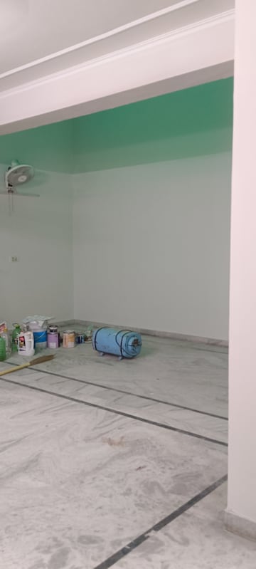 Parking in 3 BHK Builder Floor at Sector 14 – for Rent