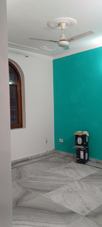 Furnished Amenities in 3 BHK Builder Floor at Sector 14 – for Rent