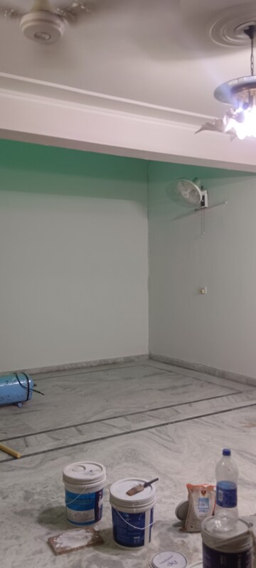 Room in 3 BHK Builder Floor at Sector 14 – for Rent