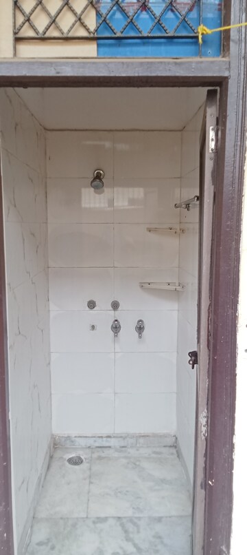 Room in 2 BHK Independent House at Delta I Greater Noida – for Rent