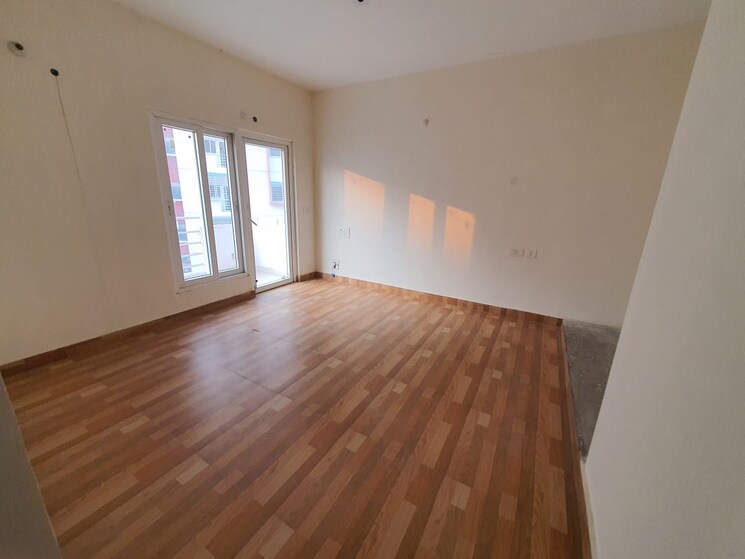 Room, gomti nagar 3 Bedroom 1500 Sq.Ft. Apartment In Gomti Nagar Lucknow 8805888