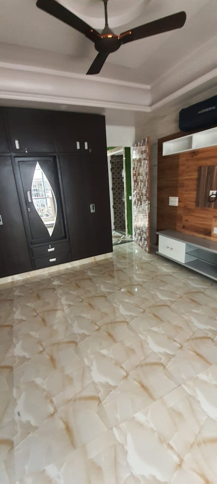  Parking, sector 57 3 Bedroom 3500 Sq.Ft. Builder Floor In Sector 57 Gurgaon 8805905