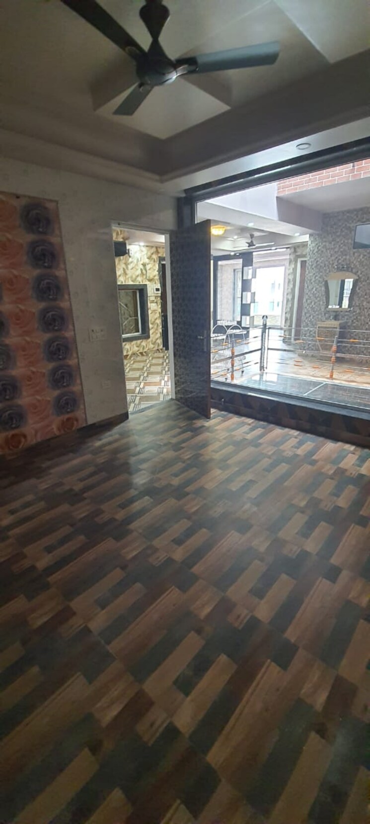  Parking, sector 57 3 Bedroom 3500 Sq.Ft. Builder Floor In Sector 57 Gurgaon 8805905