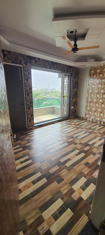 Room in 3 BHK Builder Floor at Sector 57 – for Rent
