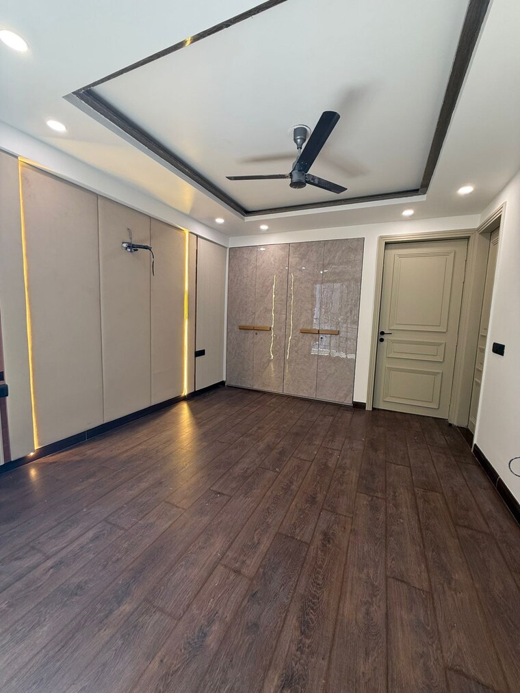 Room, sector 65 4 Bedroom 2400 Sq.Ft. Builder Floor In Sector 65 Gurgaon 8805903