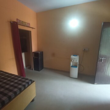 Room in 2 BHK Independent House at Beta I Greater Noida – for Rent