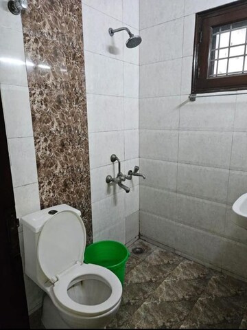 Attached Bathroom in 3 BHK Builder Floor at Lajpat Nagar ii – for Rent