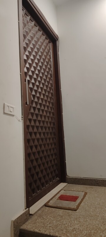 Building Lobby in 3 BHK Builder Floor at Sector 57 – for Rent