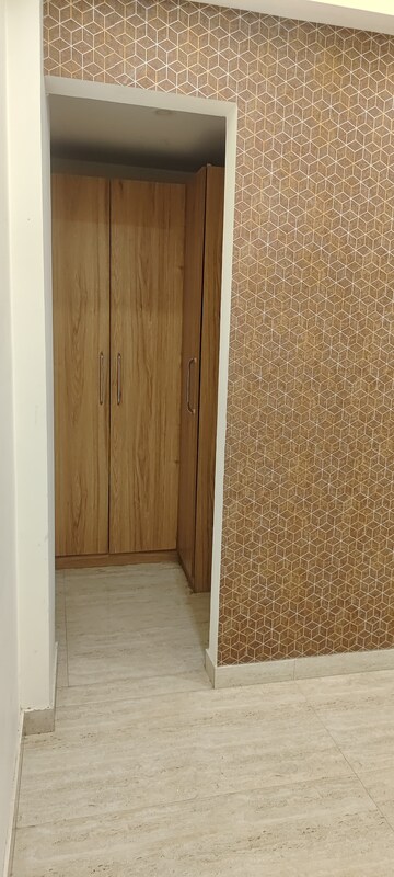 Room in 3 BHK Builder Floor at Sector 57 – for Rent