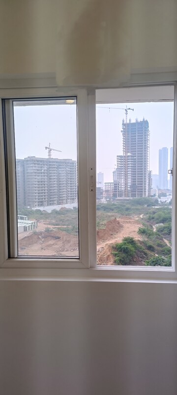 Room in 4 BHK Apartment at Prestige High Fields, Gachibowli – for Rent