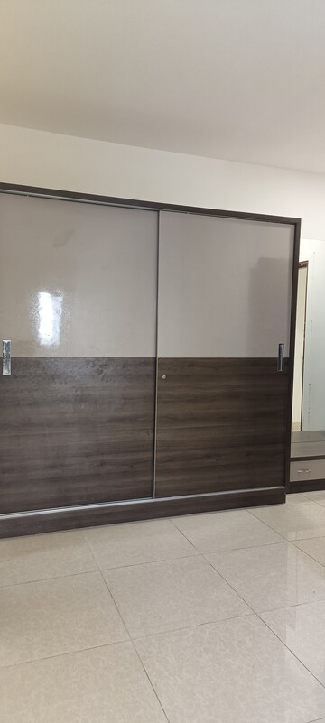 Room in 4 BHK Apartment at Prestige High Fields, Gachibowli – for Rent