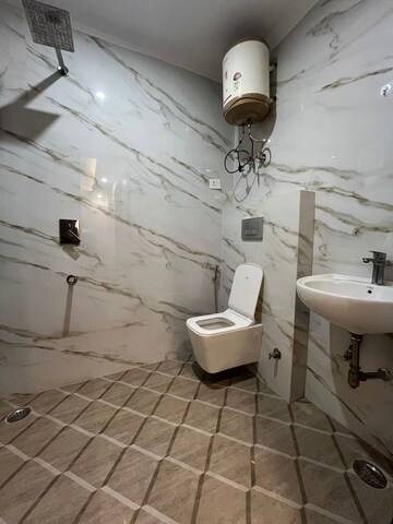 Attached Bathroom in 1 BHK Apartment at Saket – for Rent