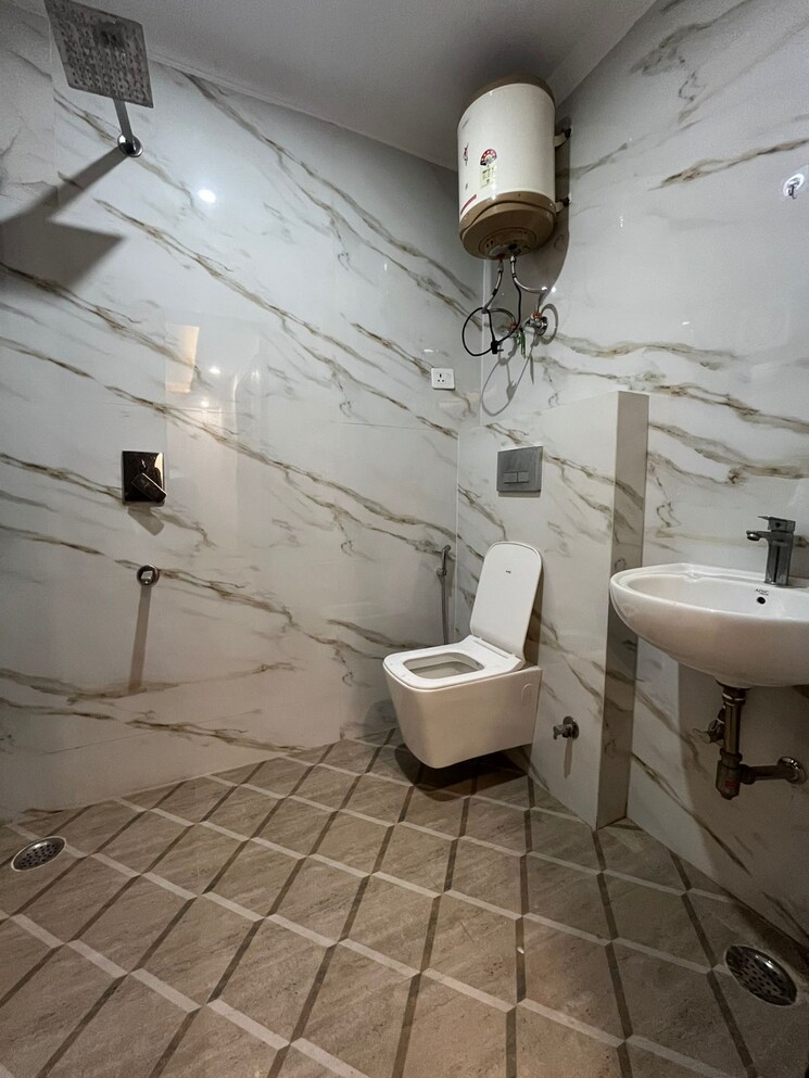 Attached Bathroom, saket 1 Bedroom 600 Sq.Ft. Apartment In Saket Delhi 8806004