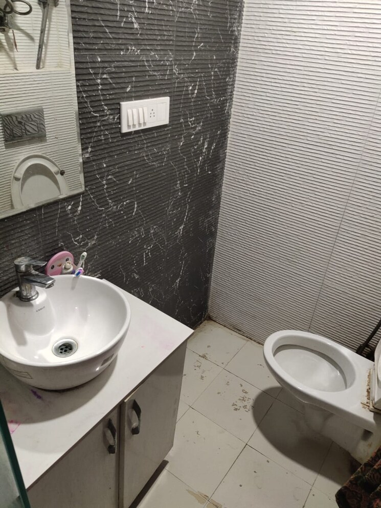 Bathroom, sector 13 dwarka 3 Bedroom 1500 Sq.Ft. Apartment In Sector 13 Dwarka Delhi 8806014