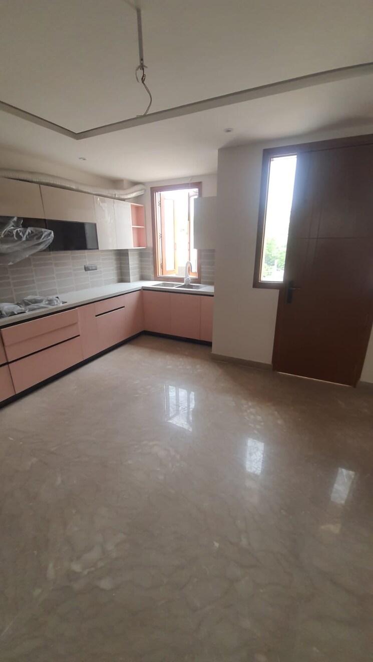 Room, sector 57 3 Bedroom 3500 Sq.Ft. Builder Floor In Sector 57 Gurgaon 8806135